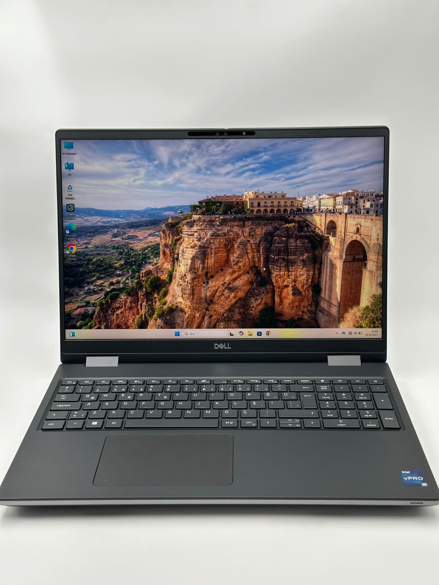 Dell 7680 | İ9 1385Ohx, Rtx 5000 Ada, 1tb SSD, 16inch FHD, 64 GB DDR 5