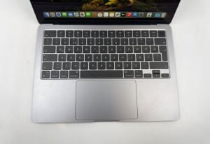 OUTLET Apple MacBook Air M3 (Gümüş Gri) | 8GB RAM / 256GB SSD | 13 İnç | SIFIR AYARINDA Fırsat!