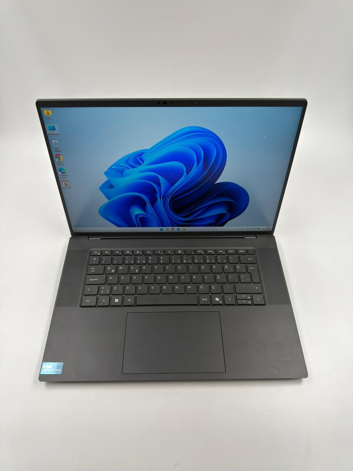 DELL Precision 5690 | Ultra 9 185H | 32GB RAM | 512GB SSD | RTX 2000 Ada (Outlet)